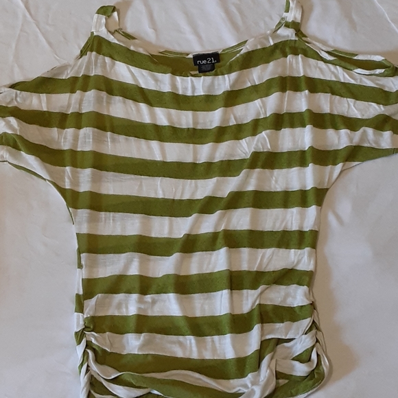 Rue 21 cutout shoulder top - Picture 1 of 4